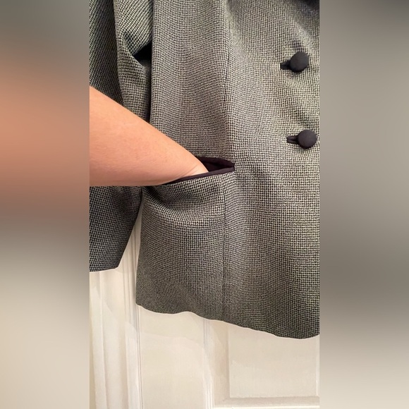 EUC green blazer - Picture 3 of 8